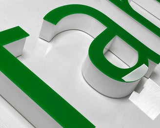 montaje letras corporeas farmacia