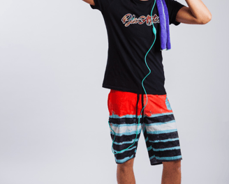 Camiseta Bla Artes preta com modelo 