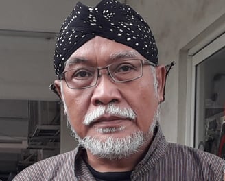 a man with a black hat and glasses