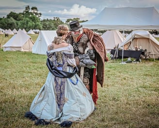 Création unique de robe de bal pour une princesse discutant avec un golem