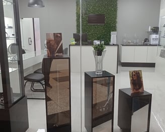Vitrine frontal da loja das Óticas Shine Vila Augusta