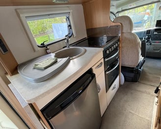 Showing the cooker and sink inside Skye