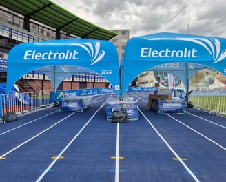 fotografía de evento masivo, preparativos para carrera, pista de carreras maraton