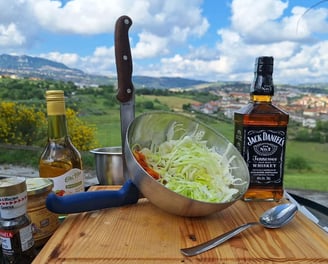 salsa coleslaw e Jack Daniel's
