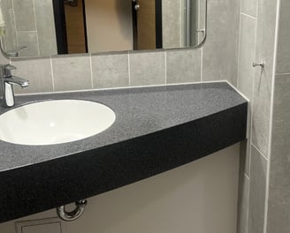 Modern bathroom renovation – space-saving, functional, and stylish