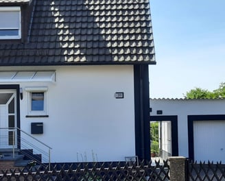 Facade renovation with before-and-after comparison – modernization of a single-family house