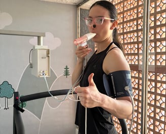 Prueba de función pulmonar, con el objetivo de prescribir ejercicios respiratorios.