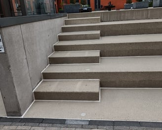 Reiniging en voegafdichting van betonnen trap in Eindhoven
