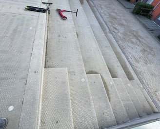 Reiniging en voegafdichting van betonnen trap in Eindhoven