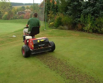 Riding a aerator