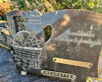 plaque funéraire dorure