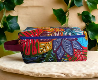 Trousse de toilette colorée, aux motifs tropicaux