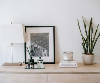 table with lamp, candle, plant and photo