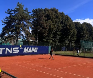 Campo da tennis in terra rossa presso il Centro Tennis Aeronautica, Milano.