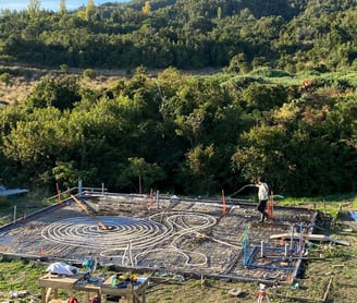 Imagen panorámica de la loza radiante sustentable instalada por EcoRumbo en Chiloé