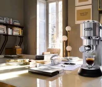 Machine à espresso Dedica de De'Longhi EC685.M / EC680M