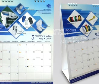 ตัวอย่างปฎิทินตั้งโต๊ะแนวตั้งสำหรับปี 2017 พร้อมแสดงสินค้าและผลิตภัณฑ์ลงไป จัดพิมพ์โดย Active Focus