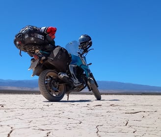 a motorcycle rider's helmet on a desert