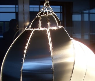 Metalllampe Kunst, Stehlampe aus Draht und Blech, industrial Style, Industriestil, moderne Beleuchtung, Sonderanfertigung