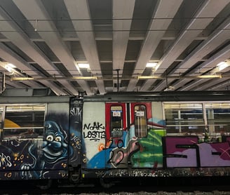 vagão de trem pixado