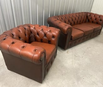 Canapé et fauteuil Chesterfield marron