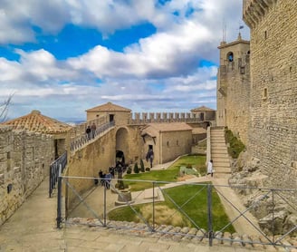 Mura del castello San Marino, Repubblica Sanmarinese, piccolo Stato, Eventi, Entroterra Romagnolo