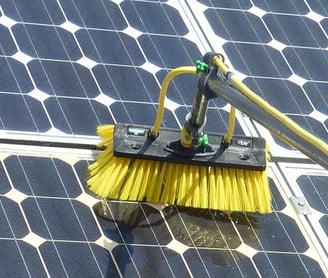 nettoyer-panneaux-solaires