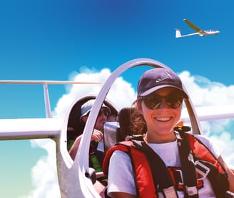 femme dans un planeur