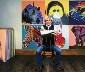 Artistas Pop como Andy Warhol, Roy Lichtenstein e Claes Oldenburg buscavam romper com a ideia tradic