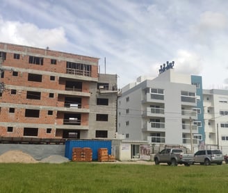 dois prédios (Fiori e Giardino) em fase de construção e acabamento - Valori empreendimentos