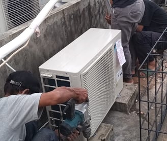 Pemasangan AC Daikin