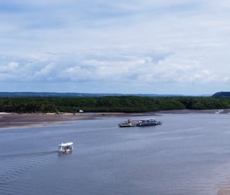 Travessia da balsa entre Porto Seguro e Arraial d'Ajuda - Rio Buranhém