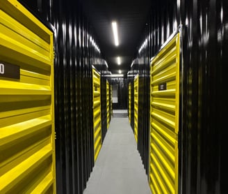 Boxes individuais do MEU BOX Self Storage em Goiânia, ideais para guarda de móveis.
