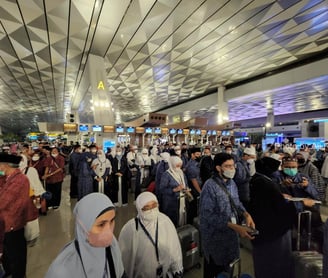 Jamaah berkumpul di bandara soeta