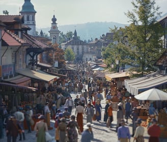 a bustling city square renamed to commemorate the establishment of the Kingdom of Yugoslavia