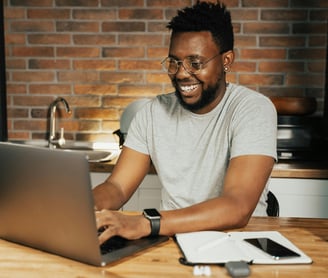 A man happy to find useful tools for their business through GoAffilia.