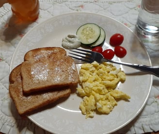 eggs and toast w salad (med style)