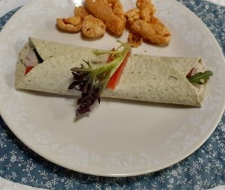 tuna salad lettuc/tomato xtreme wrap