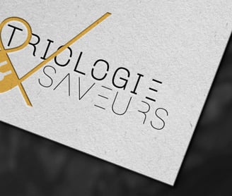 Création logo branding charte graphique papeterie en-tête papier