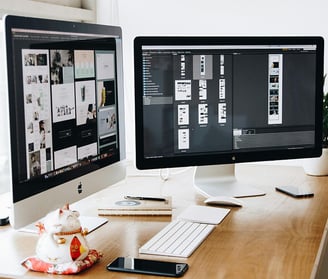 Photo illustrant la création de maquettes web sur logiciel