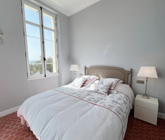 Suite parentale avec sa salle d'eau attenante et terrasse privative vue mer