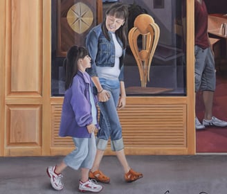 Détail d'un trompe-l'oeil sur façade: une mère et sa fille marchent dans la rue. Moirans-en-Montagne