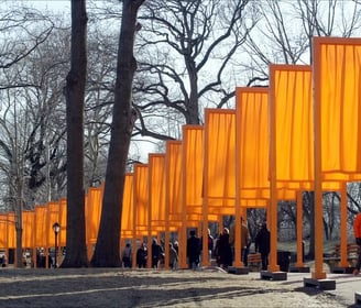 Internacionalmente aclamados, Christo e Jeanne-Claude deixaram um legado duradouro com suas instalaç