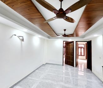 Spacious Modern Living Room of 3 BHK Builder Floor Near Sky Mansion Chattarpur