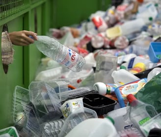 Recycling war nie so einfach – kein Schleppen, kein Aufwand, saubere Entsorgung direkt vor der Tür