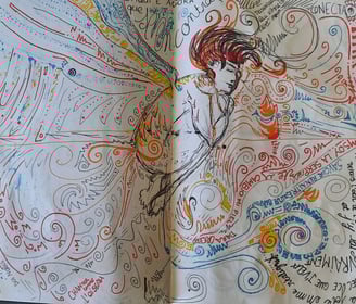 croquis d'un corps ailé en position foetale avec des annotations