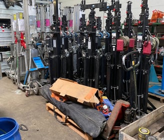 LOT DE PIED DE LEVAGE ET ELEVATEUR LEVE CHARGE