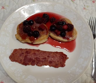 propancakes w turkey bacon and berries