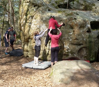 session escalade de bloc à Fontainebleau