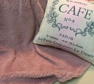 unos de nuestros productos almohadón de diseño propio 